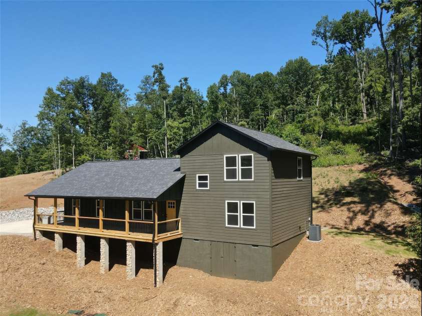 32 Star Drive, Marion, NC 28752.  MLS# CAR4390028, YatesRealty ID 28814. 