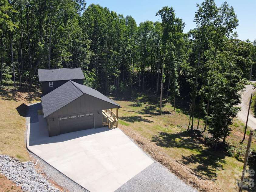 32 Star Drive, Marion, NC 28752.  MLS# CAR4390028, YatesRealty ID 28814. 