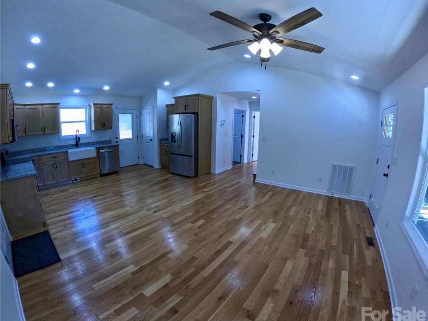 32 Star Drive, Marion, NC 28752.  MLS# CAR4390028, YatesRealty ID 28814. 