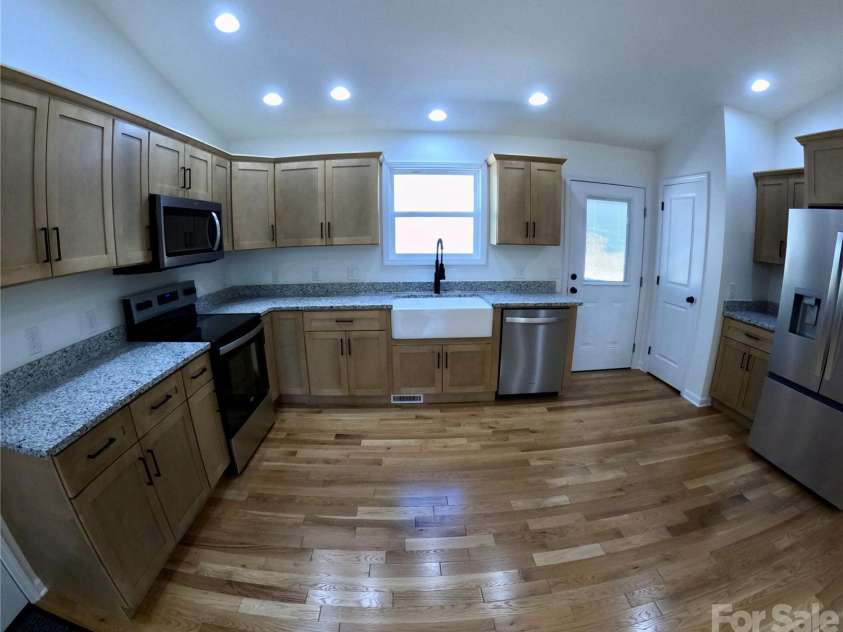 32 Star Drive, Marion, NC 28752.  MLS# CAR4390028, YatesRealty ID 28814. 