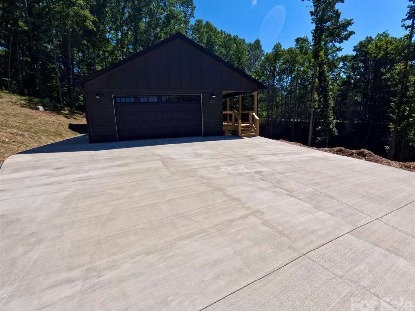 32 Star Drive, Marion, NC 28752.  MLS# CAR4390028, YatesRealty ID 28814. 