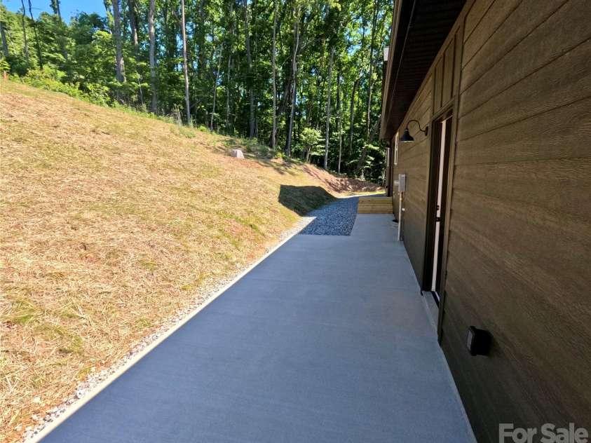 32 Star Drive, Marion, NC 28752.  MLS# CAR4390028, YatesRealty ID 28814. 