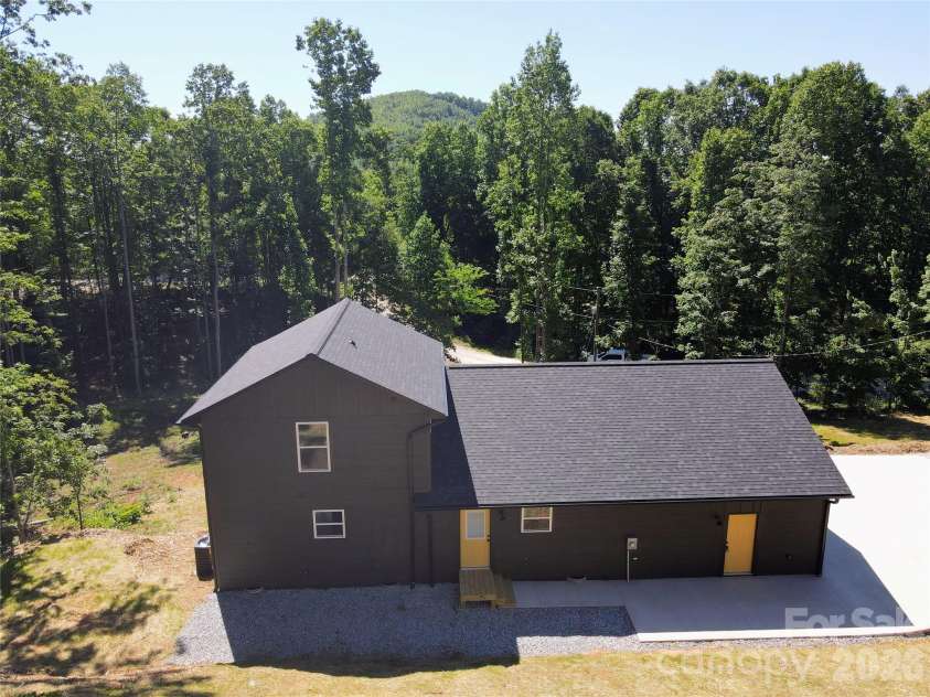 32 Star Drive, Marion, NC 28752.  MLS# CAR4390028, YatesRealty ID 28814. 