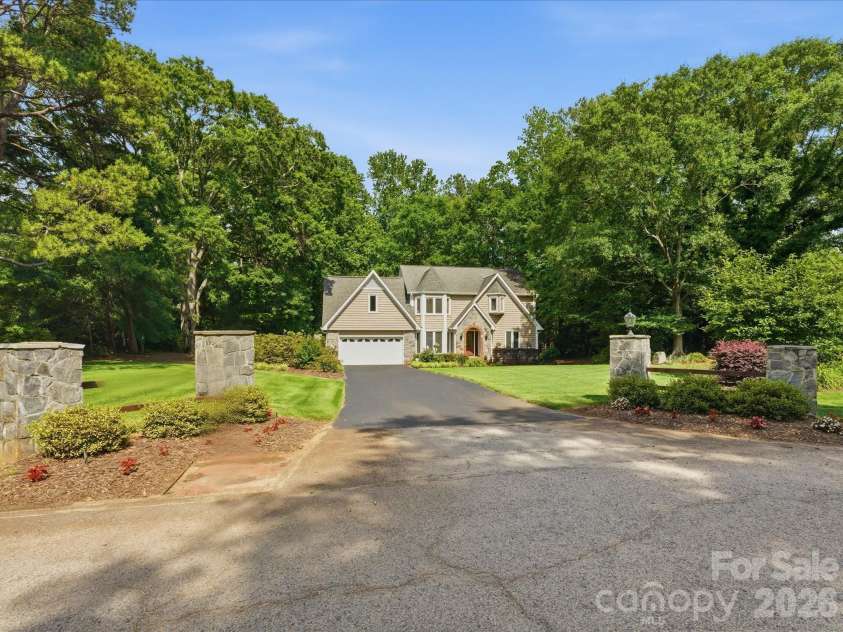 1938 Candlewick Drive, Fort Mill, SC 29715.  MLS# CAR4384075, YatesRealty ID 28815. 