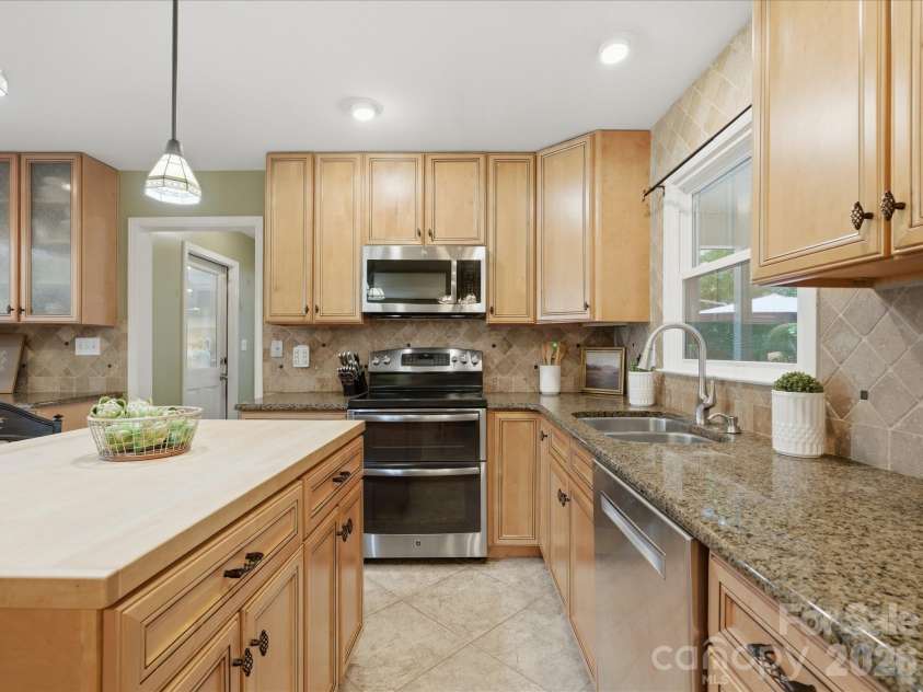 1938 Candlewick Drive, Fort Mill, SC 29715.  MLS# CAR4384075, YatesRealty ID 28815. 