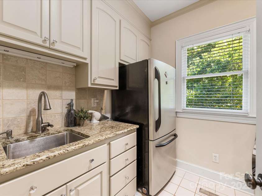 3324 Meadow Bluff Drive, Charlotte, NC 28226.  MLS# CAR4284897, YatesRealty ID 28815. 