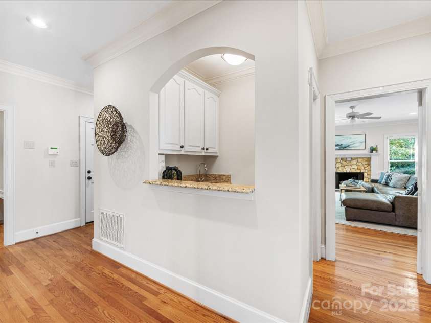 3324 Meadow Bluff Drive, Charlotte, NC 28226.  MLS# CAR4284897, YatesRealty ID 28815. 
