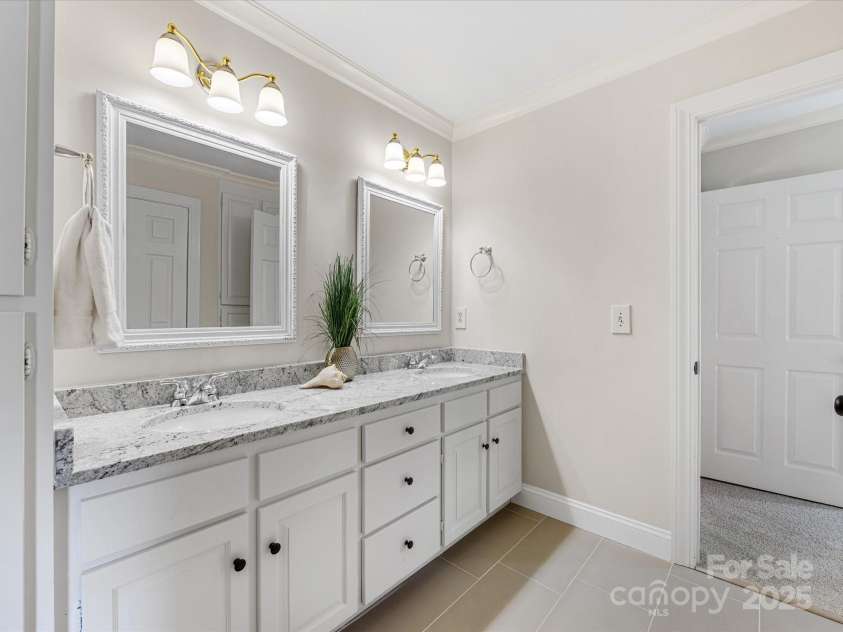 3324 Meadow Bluff Drive, Charlotte, NC 28226.  MLS# CAR4284897, YatesRealty ID 28815. 