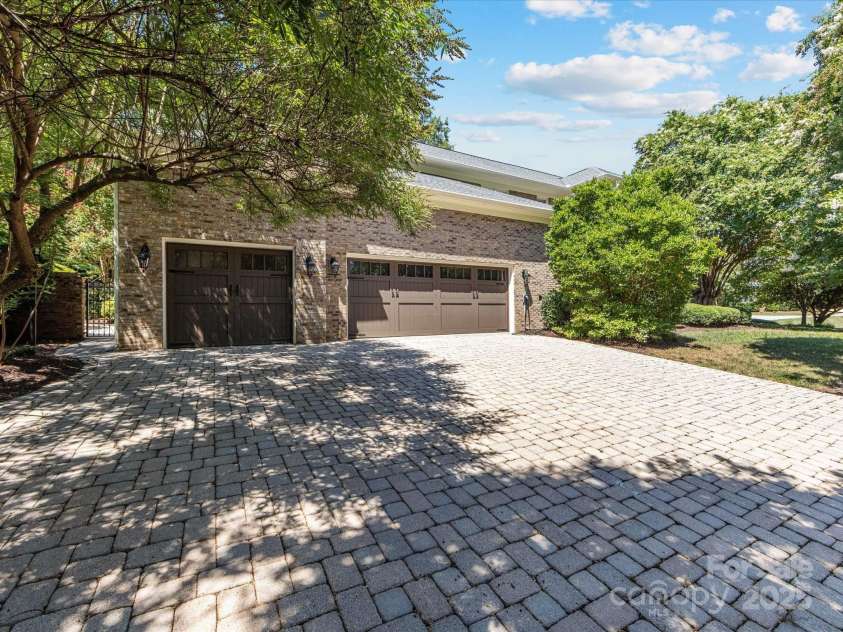 3324 Meadow Bluff Drive, Charlotte, NC 28226.  MLS# CAR4284897, YatesRealty ID 28815. 