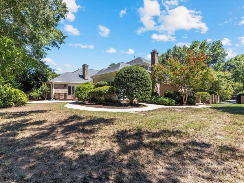 3324 Meadow Bluff Drive, Charlotte, NC 28226.  MLS# CAR4284897, YatesRealty ID 28815. 