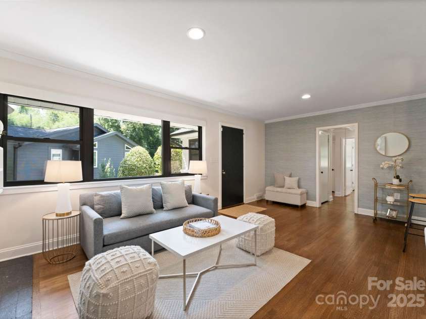 1120 Guilford Road, Charlotte, NC 28209.  MLS# CAR4284031, YatesRealty ID 28816. Living Room