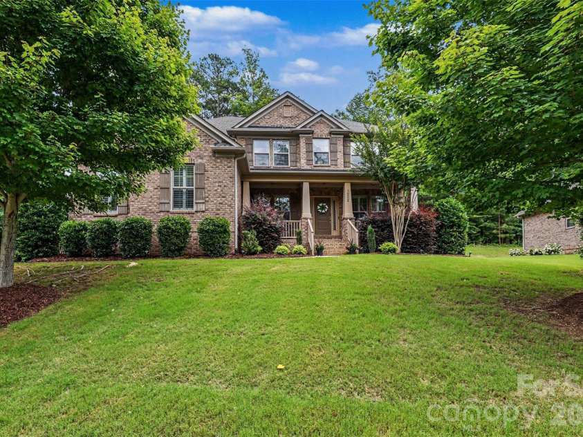 16524 Crosshaven Drive, Charlotte, NC 28278.  MLS# CAR4388535, YatesRealty ID 28816. 