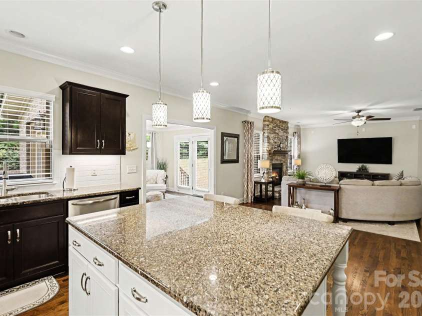 16524 Crosshaven Drive, Charlotte, NC 28278.  MLS# CAR4388535, YatesRealty ID 28816. 