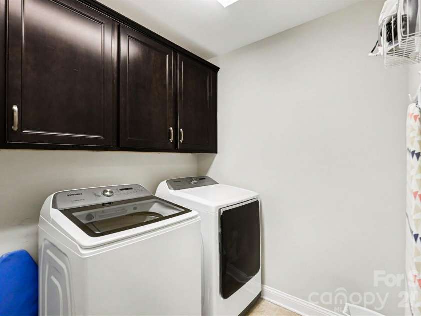 16524 Crosshaven Drive, Charlotte, NC 28278.  MLS# CAR4388535, YatesRealty ID 28816. 
