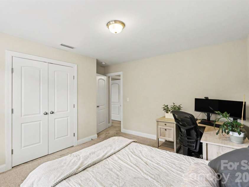 16524 Crosshaven Drive, Charlotte, NC 28278.  MLS# CAR4388535, YatesRealty ID 28816. 
