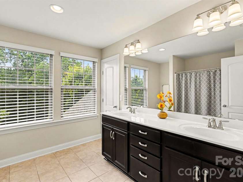 16524 Crosshaven Drive, Charlotte, NC 28278.  MLS# CAR4388535, YatesRealty ID 28816. 