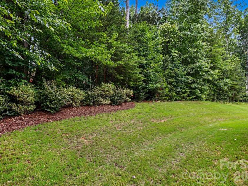 16524 Crosshaven Drive, Charlotte, NC 28278.  MLS# CAR4388535, YatesRealty ID 28816. 
