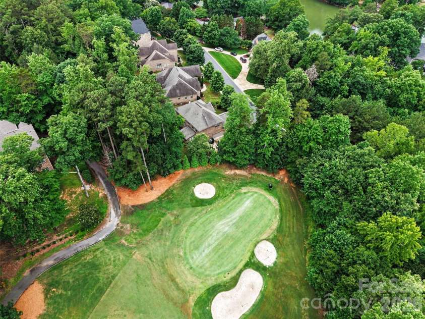 16524 Crosshaven Drive, Charlotte, NC 28278.  MLS# CAR4388535, YatesRealty ID 28816. 