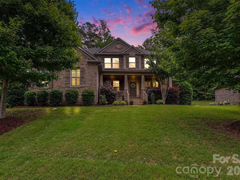 16524 Crosshaven Drive, Charlotte, NC 28278.  MLS# CAR4388535, YatesRealty ID 28816. 