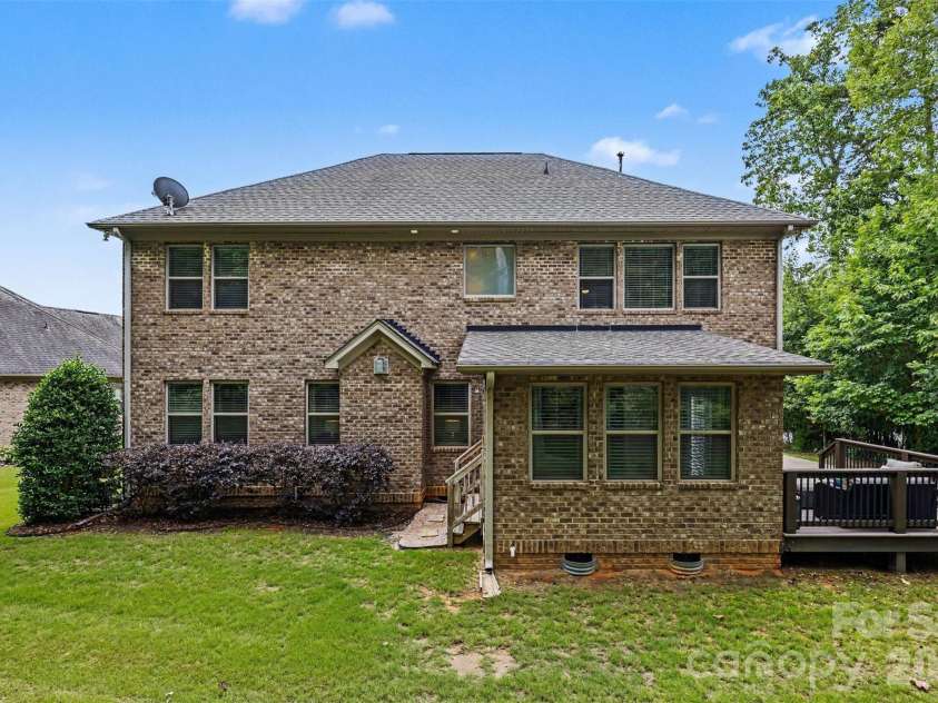 16524 Crosshaven Drive, Charlotte, NC 28278.  MLS# CAR4388535, YatesRealty ID 28816. 