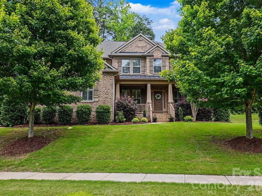 16524 Crosshaven Drive, Charlotte, NC 28278.  MLS# CAR4388535, YatesRealty ID 28816. 