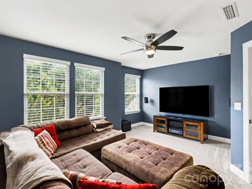 16524 Crosshaven Drive, Charlotte, NC 28278.  MLS# CAR4388535, YatesRealty ID 28816. Flex Room