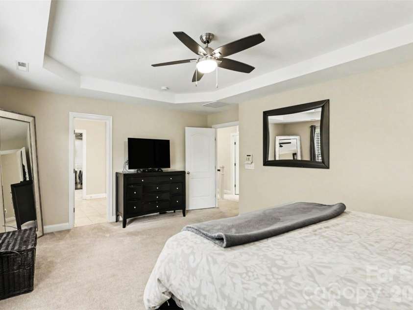 16524 Crosshaven Drive, Charlotte, NC 28278.  MLS# CAR4388535, YatesRealty ID 28816. Primary