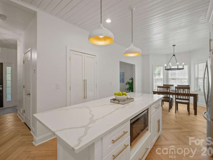 9027 Leah Meadow Lane, Charlotte, NC 28227.  MLS# CAR4384401, YatesRealty ID 28817. 