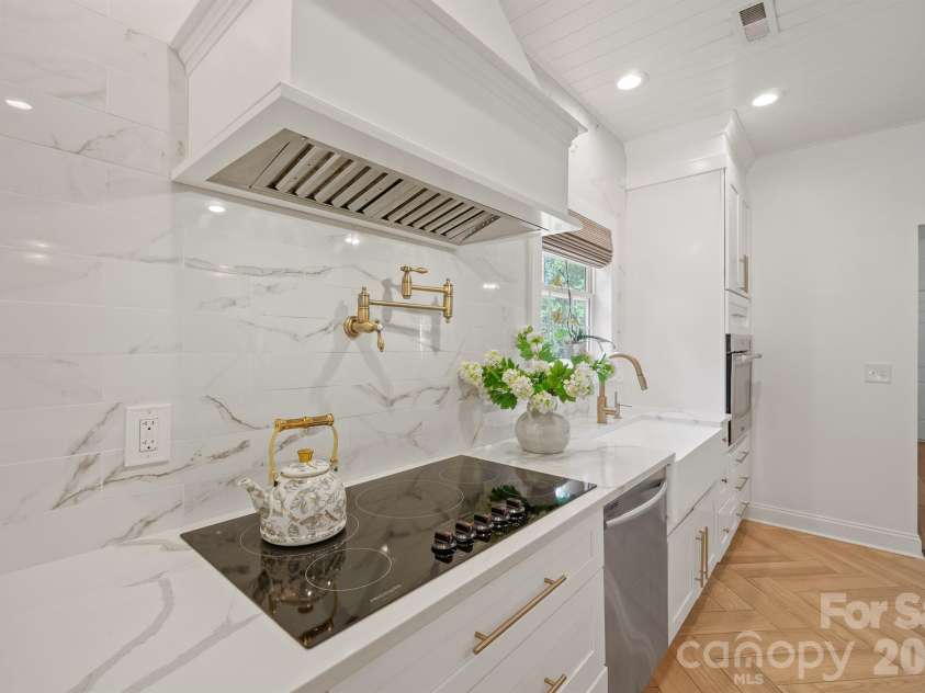 9027 Leah Meadow Lane, Charlotte, NC 28227.  MLS# CAR4384401, YatesRealty ID 28817. 