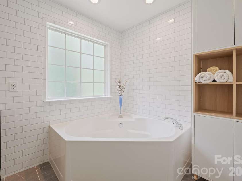9027 Leah Meadow Lane, Charlotte, NC 28227.  MLS# CAR4384401, YatesRealty ID 28817. 