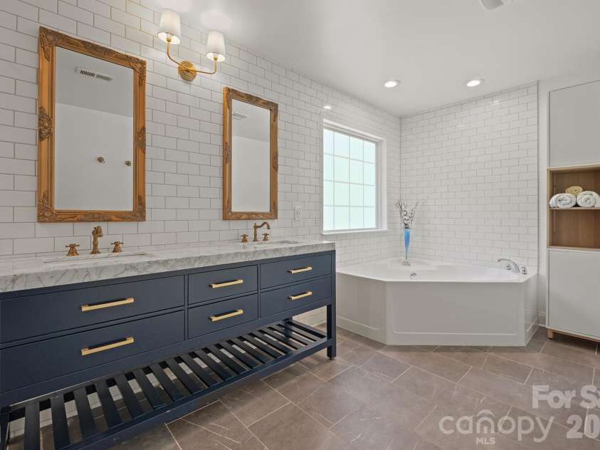 9027 Leah Meadow Lane, Charlotte, NC 28227.  MLS# CAR4384401, YatesRealty ID 28817. 