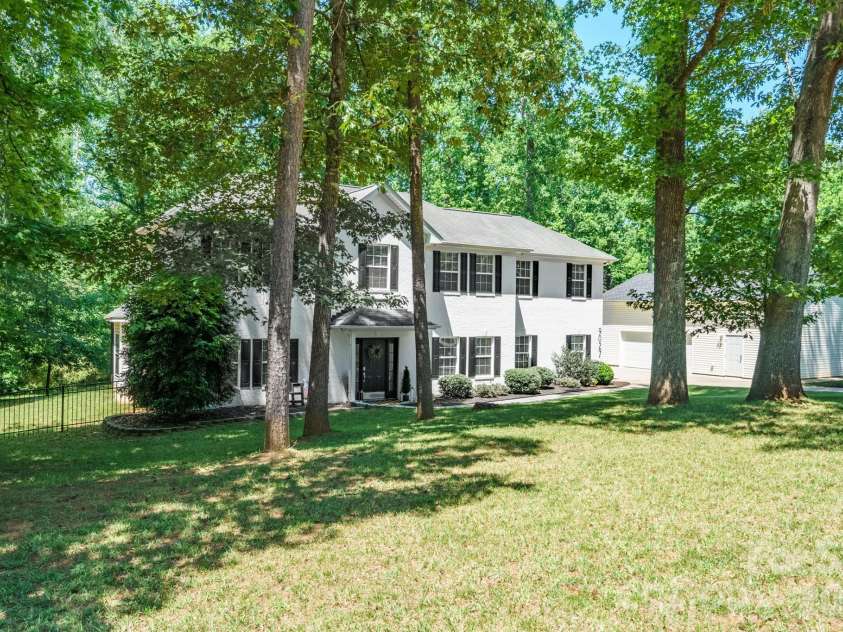 9027 Leah Meadow Lane, Charlotte, NC 28227.  MLS# CAR4384401, YatesRealty ID 28817. 