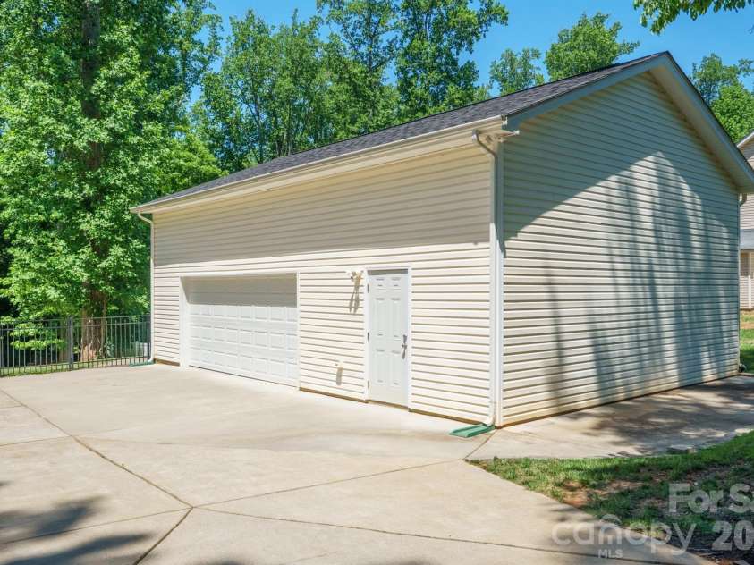 9027 Leah Meadow Lane, Charlotte, NC 28227.  MLS# CAR4384401, YatesRealty ID 28817. 