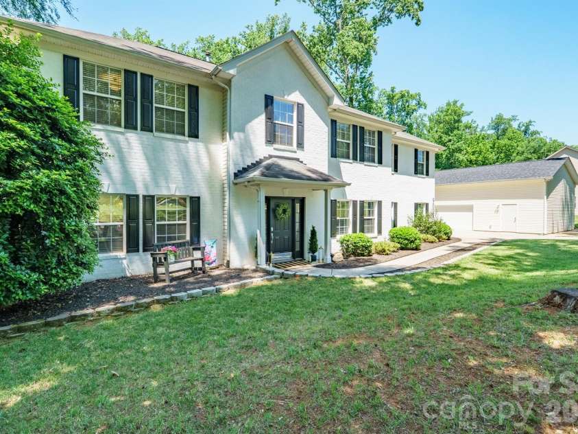 9027 Leah Meadow Lane, Charlotte, NC 28227.  MLS# CAR4384401, YatesRealty ID 28817. 