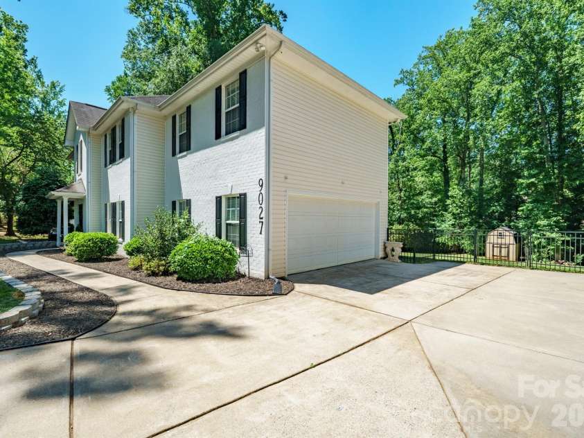 9027 Leah Meadow Lane, Charlotte, NC 28227.  MLS# CAR4384401, YatesRealty ID 28817. 