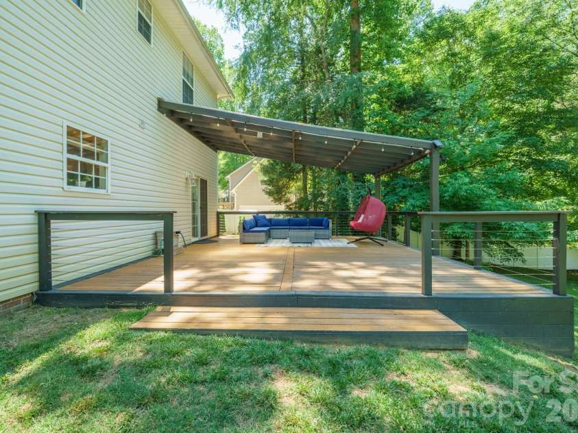 9027 Leah Meadow Lane, Charlotte, NC 28227.  MLS# CAR4384401, YatesRealty ID 28817. 