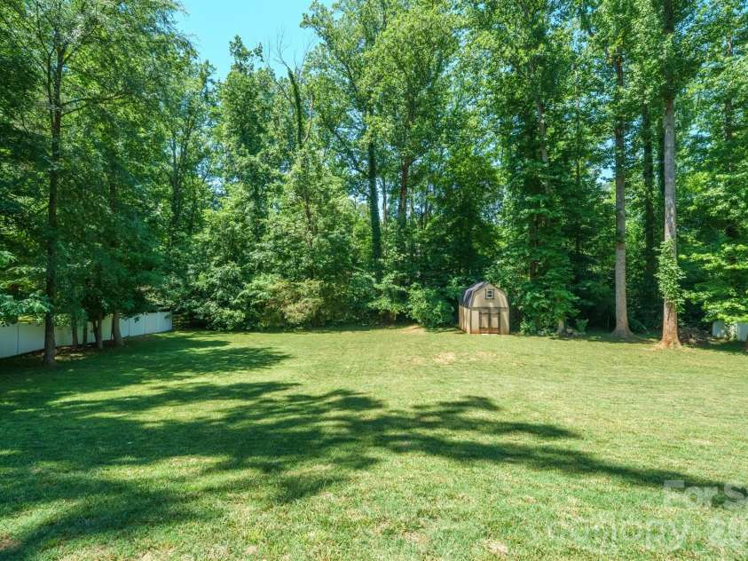 9027 Leah Meadow Lane, Charlotte, NC 28227.  MLS# CAR4384401, YatesRealty ID 28817. 