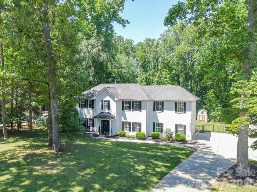 9027 Leah Meadow Lane, Charlotte, NC 28227.  MLS# CAR4384401, YatesRealty ID 28817. 