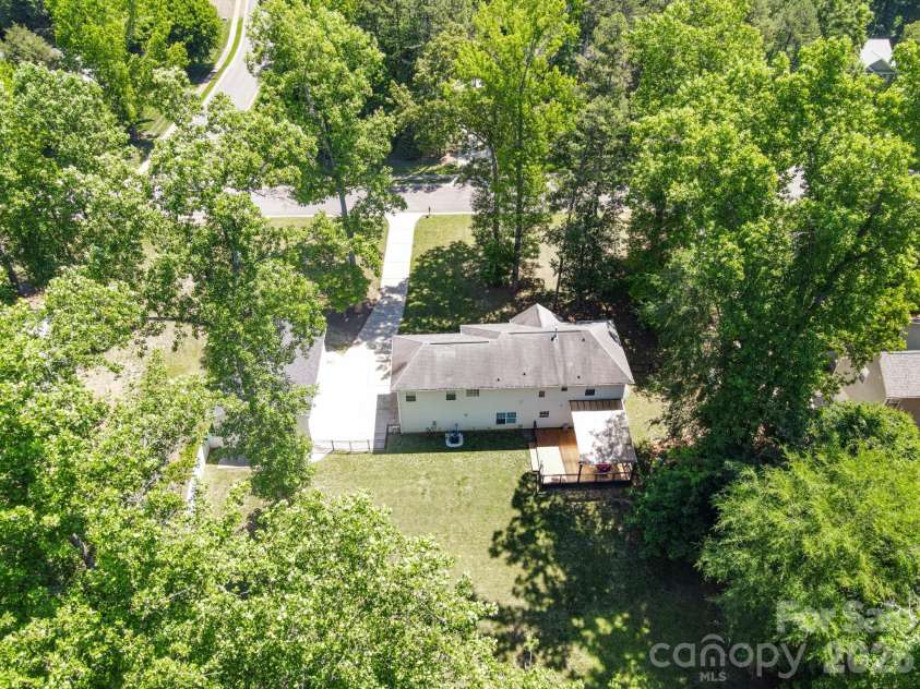 9027 Leah Meadow Lane, Charlotte, NC 28227.  MLS# CAR4384401, YatesRealty ID 28817. 