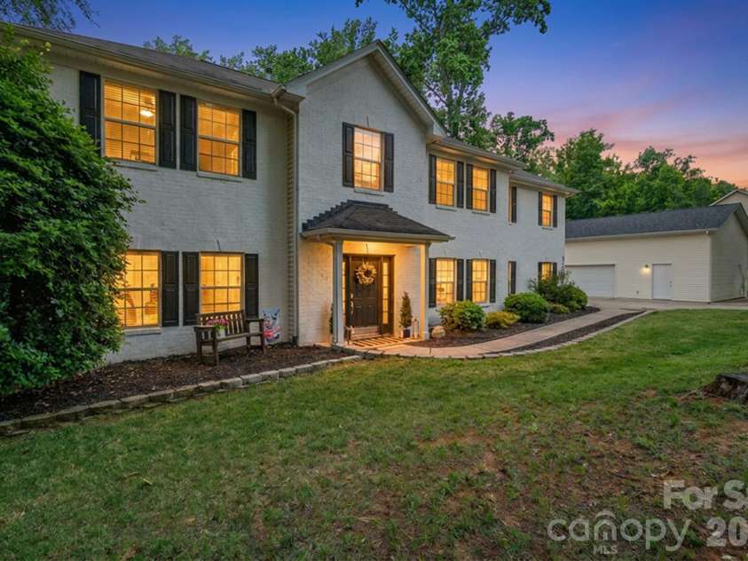 9027 Leah Meadow Lane, Charlotte, NC 28227.  MLS# CAR4384401, YatesRealty ID 28817. 
