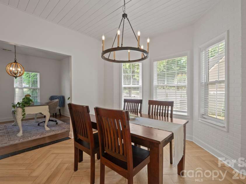 9027 Leah Meadow Lane, Charlotte, NC 28227.  MLS# CAR4384401, YatesRealty ID 28817. Dining area/kitchen nook