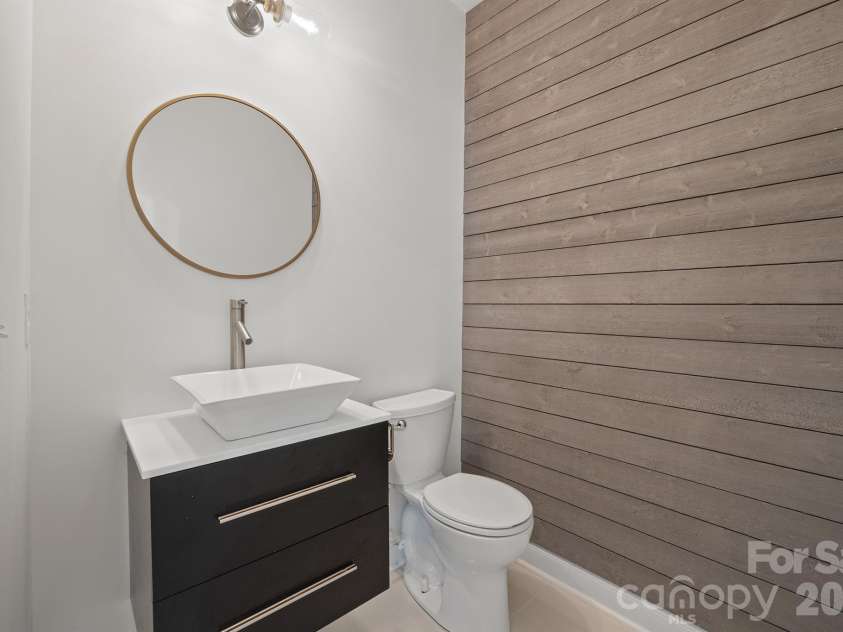 9027 Leah Meadow Lane, Charlotte, NC 28227.  MLS# CAR4384401, YatesRealty ID 28817. Half bath on main level