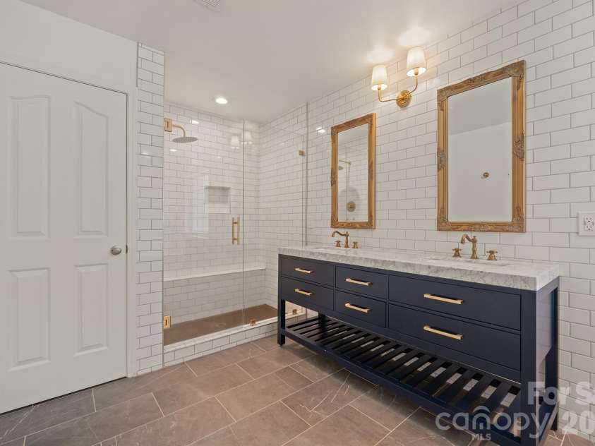 9027 Leah Meadow Lane, Charlotte, NC 28227.  MLS# CAR4384401, YatesRealty ID 28817. Primary en-suite bath