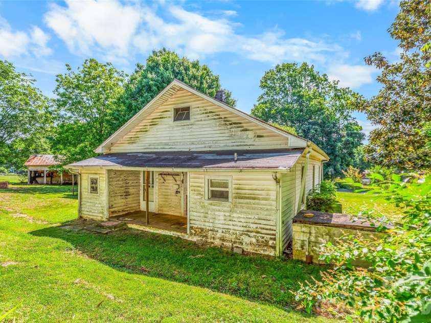 128 John Deere Drive, Harmony, NC 28634.  MLS# CAR4384074, YatesRealty ID 28819. 