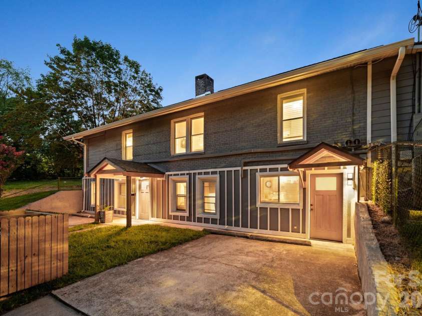 26 Hanover Street, Asheville, NC 28806.  MLS# CAR4241021, YatesRealty ID 2882. 