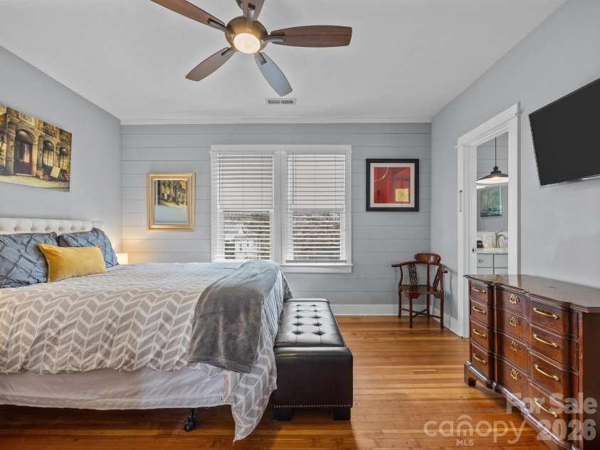 26 Hanover Street, Asheville, NC 28806.  MLS# CAR4241021, YatesRealty ID 2882. 