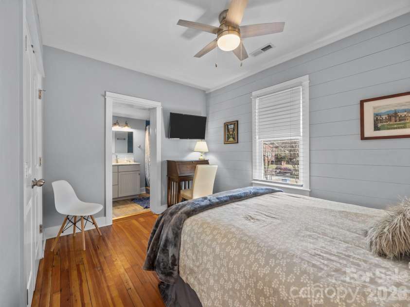 26 Hanover Street, Asheville, NC 28806.  MLS# CAR4241021, YatesRealty ID 2882. 