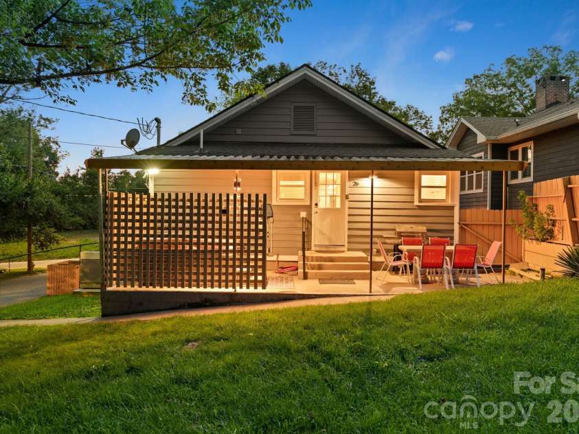 26 Hanover Street, Asheville, NC 28806.  MLS# CAR4241021, YatesRealty ID 2882. 