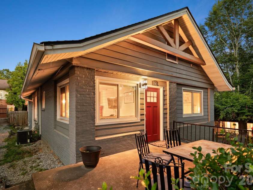 26 Hanover Street, Asheville, NC 28806.  MLS# CAR4241021, YatesRealty ID 2882. 