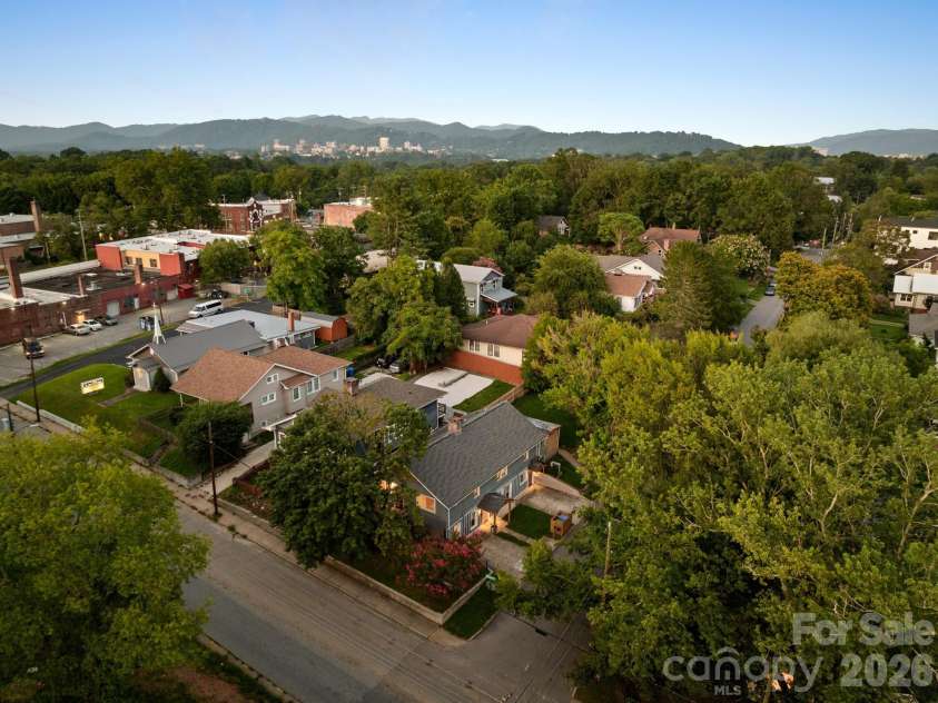 26 Hanover Street, Asheville, NC 28806.  MLS# CAR4241021, YatesRealty ID 2882. 